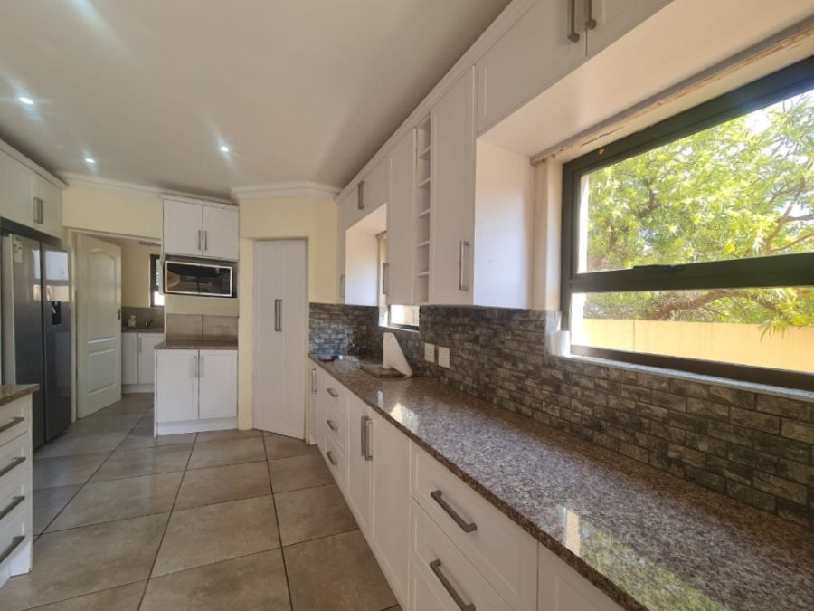 To Let 4 Bedroom Property for Rent in Melodie North West